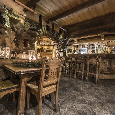 Góralski Dwór Bed and breakfast 3*